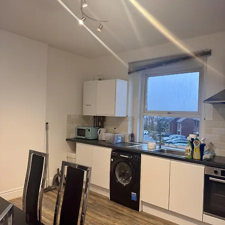 4 Bed Flat Kingswood Bristol