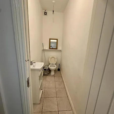 4 Bed Flat Kingswood بريستول