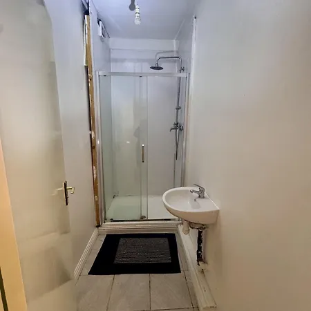 4 Bed Flat Kingswood شقة بريستول